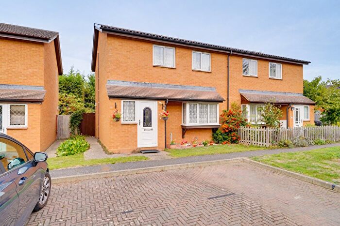 2 Bedroom Semi-detached House For Sale In Blenheim Close, Shepreth, SG8