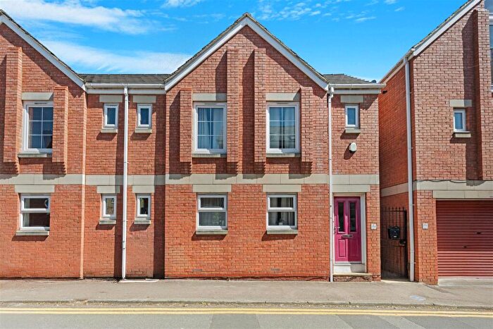 2 Bedroom Terraced House For Sale In Wellington Street, Kettering, North Northamptonshire, NN16