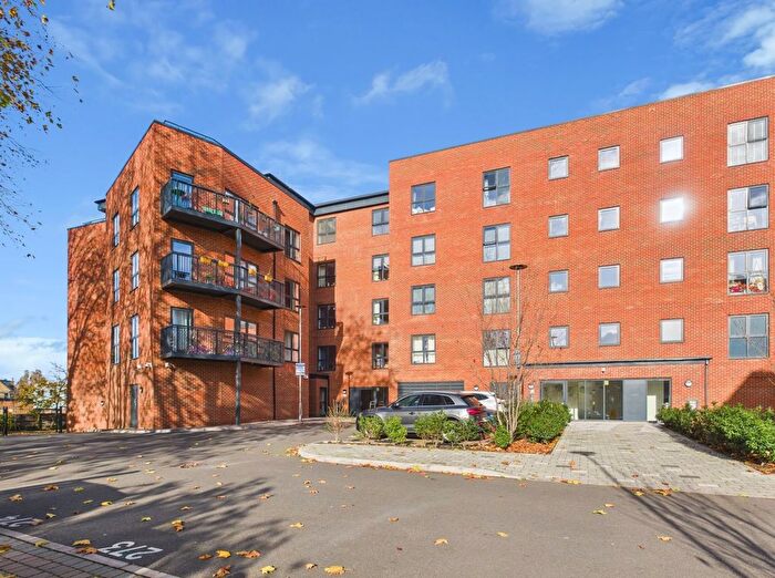 1 Bedroom Flat For Sale In Pitcher Lane, Ashford, Surrey, TW15