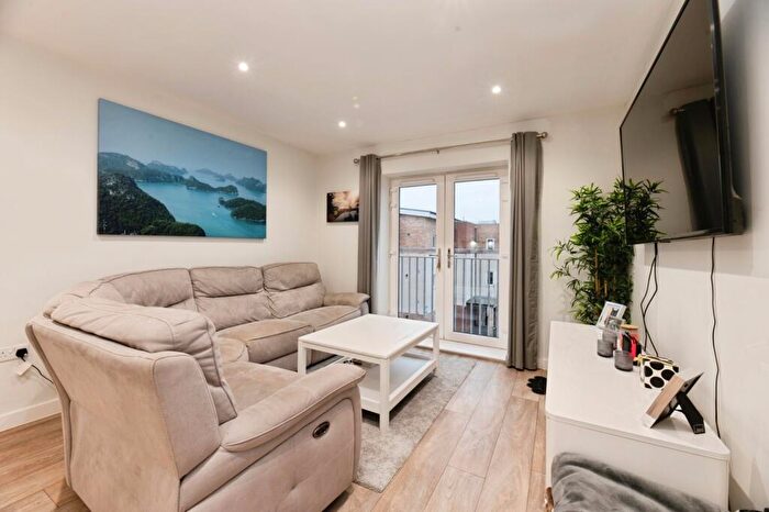 2 Bedroom Flat For Sale In Thornton Close, Leatherhead, Surrey, KT22