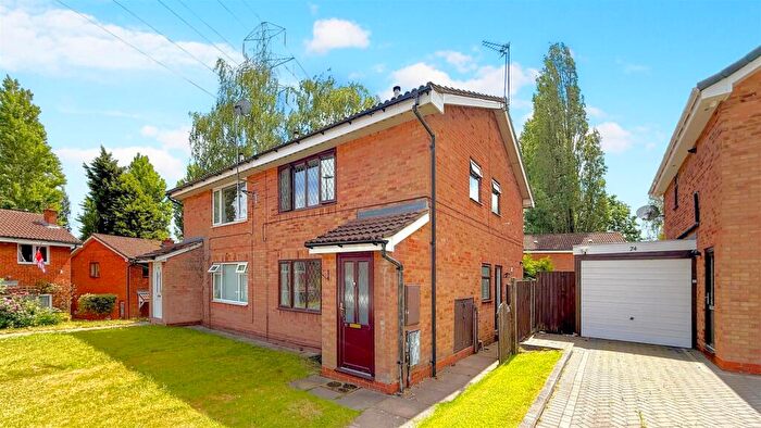 1 Bedroom Maisonette For Sale In Raddlebarn Farm Drive, Selly Oak, Birmingham, B29