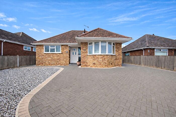 2 Bedroom Detached Bungalow For Sale In Hollybank Road, Hythe, Southampton, SO45