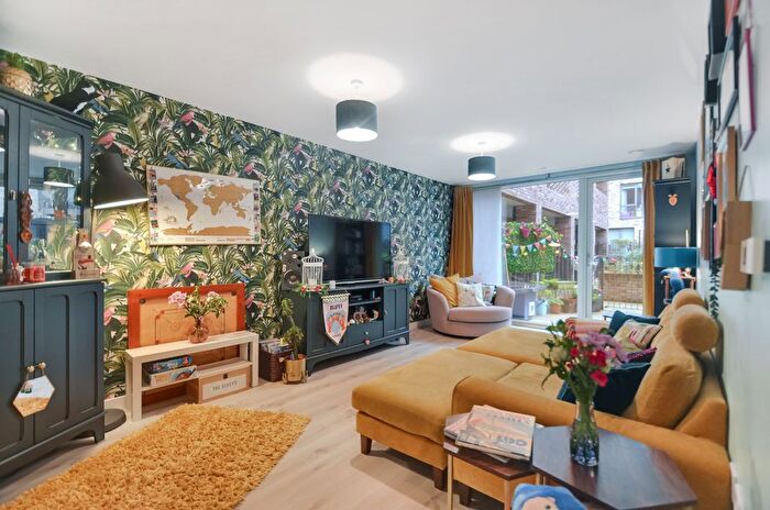 3 Bedroom Maisonette For Sale In Viking Gardens, London, E6