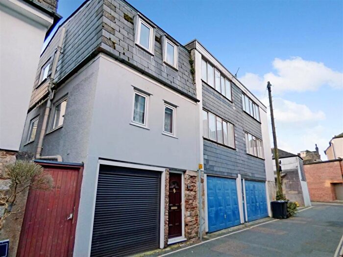 2 Bedroom Property For Sale In Lake Street, Dartmouth, TQ6