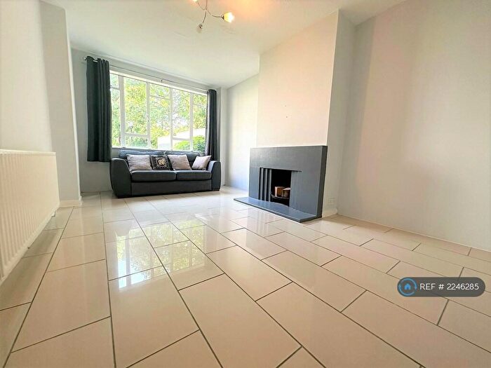 3 Bedroom Flat To Rent In Thurleigh Court, London, SW12