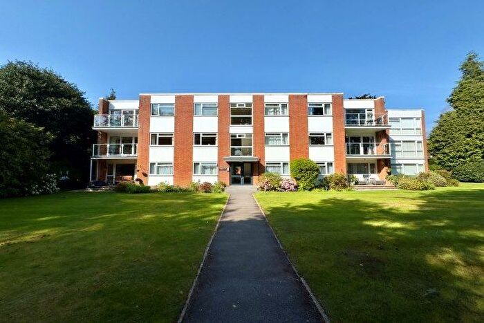 2 Bedroom Flat To Rent In Clarendon Road, Bournemouth, BH4