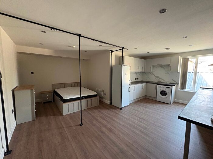 2 Bedroom Flat To Rent In Peckover Street, Bradford, BD1
