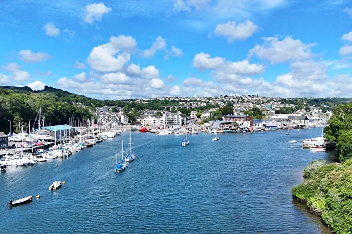 2 Bedroom Flat For Sale In Quay Hill, Penryn, TR10