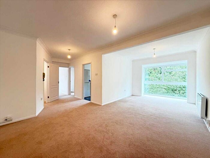 2 Bedroom Apartment For Sale In Westwood Lodge, Rayleigh Road, Hadleigh, SS7