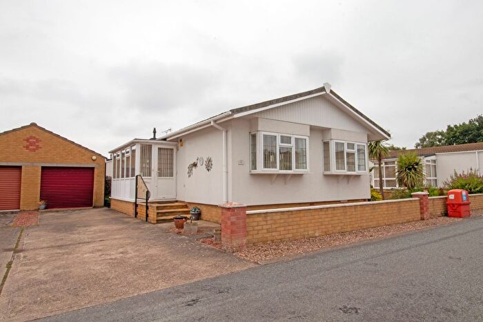 2 Bedroom Mobile/park Home For Sale In Parklands Mobile Homes, Scunthorpe, DN17