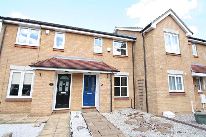 2 Bedroom Semi Detached House To Rent In Swallow Close, Chafford Hundred, RM16