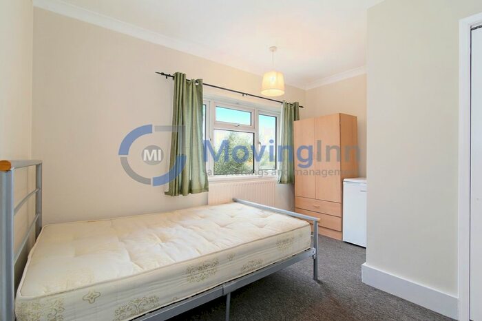 Studio To Rent In Long Lane, Croydon, Surrey CR0