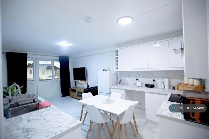 2 Bedroom Flat To Rent In Dagenham Heathway, Dagenham, RM9