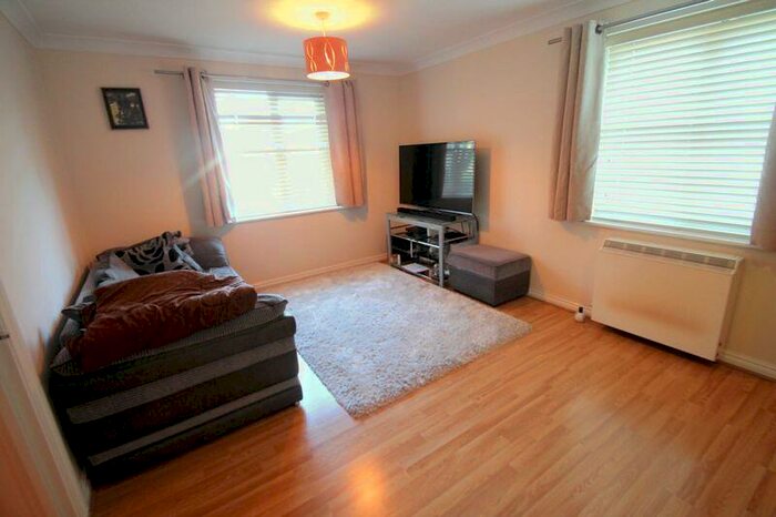 2 Bedroom Flat To Rent In Arborfield Close, Slough, SL1