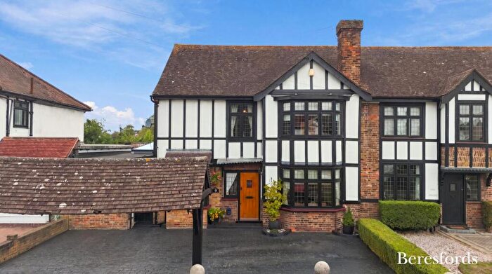 3 Bedroom Semi-Detached House For Sale In Edward Close, Gidea Park, RM2