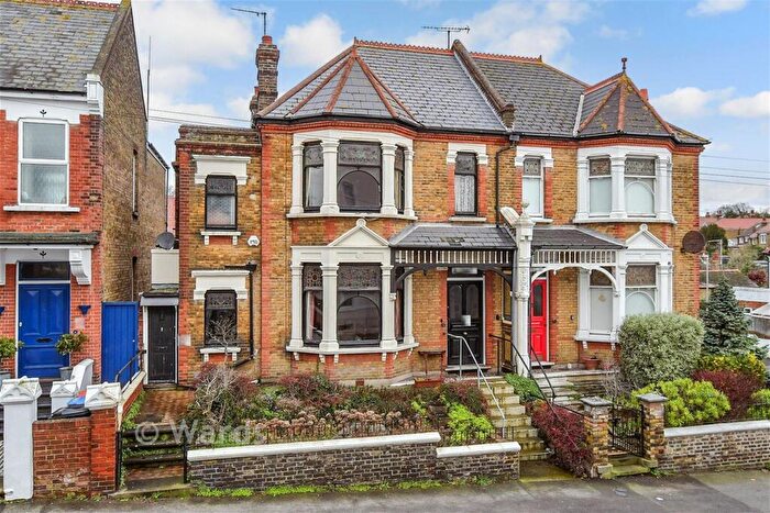 3 Bedroom Semi Detached House For Sale In Queens Road, Broadstairs, Kent, CT10