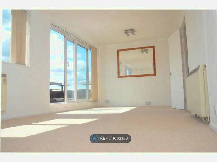 2 Bedroom Flat To Rent In Eastgate Gardens, Guildford, GU1