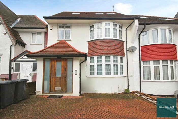 3 Bedroom Apartment For Sale In Alba Gardens, Golders Green, NW11
