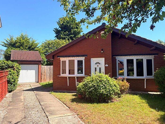 2 Bedroom Detached Bungalow For Sale In Nunburnholme Park, Hull, HU5