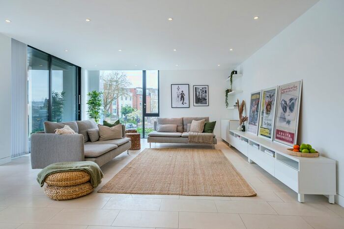 3 Bedroom Flat To Rent In Latitude House, Oval Road, NW1