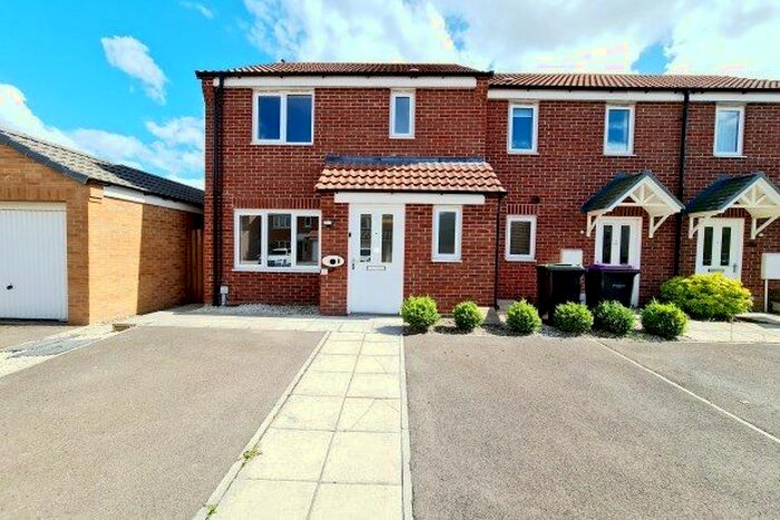 3 Bedroom End Of Terrace House To Rent In Cupola Close, Lincoln, LN6