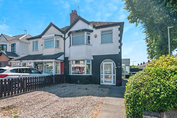 3 Bedroom Semi-Detached House For Sale In Constance Avenue, West Bromwich, B70