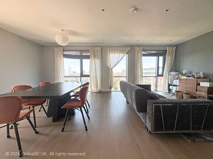 4 Bedroom Flat For Sale In Beaufort Square, London, NW9