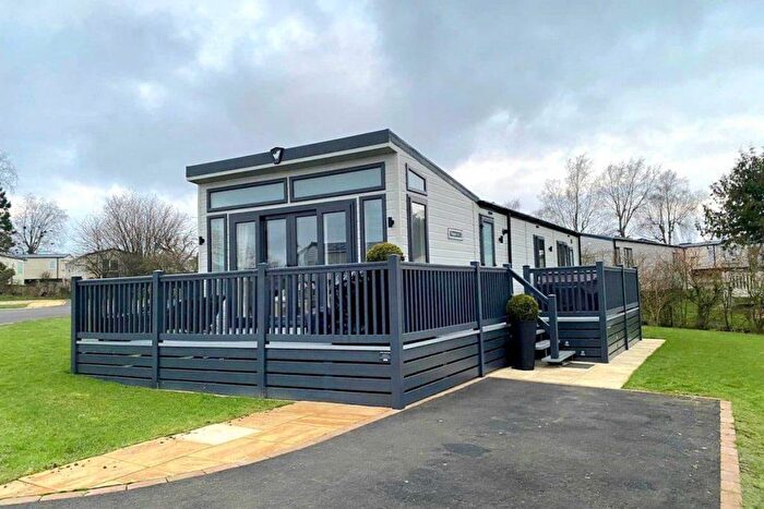 2 Bedroom Park Home For Sale In MIll Lane, Hawksworth, Leeds, LS20