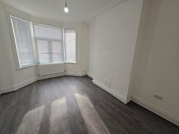 2 Bedroom Property To Rent In Steele Road, London, N17