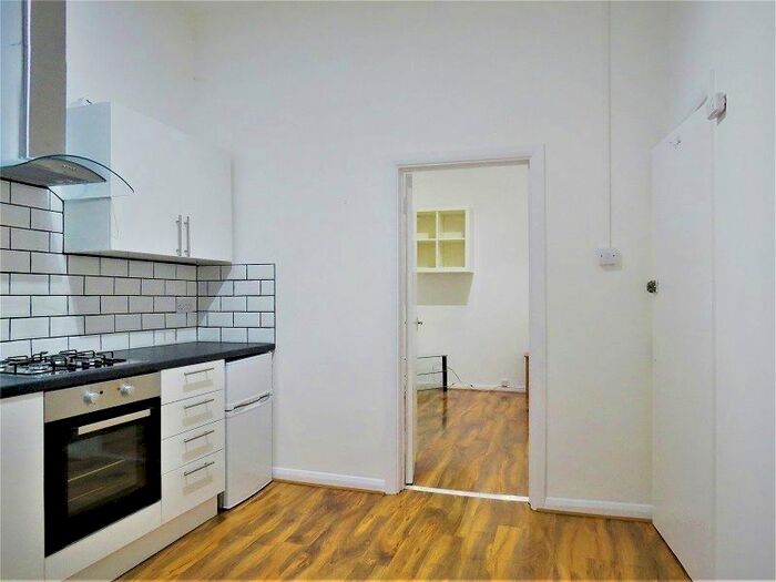 Studio To Rent In Fashion Street, London, E1