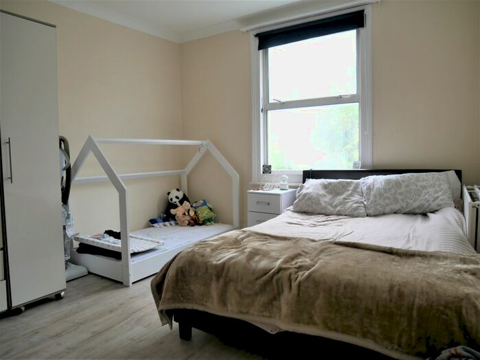 1 Bedroom Flat To Rent In Bamborough Gardens, London, W12