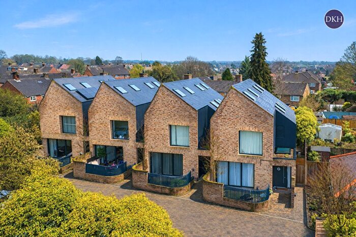 3 Bedroom End Terrace House For Sale In High Road, Watford, Hertfordshire, WD25