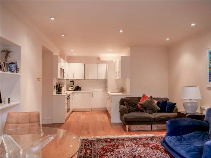 2 Bedroom Flat To Rent In Chepstow Villas, London, W11