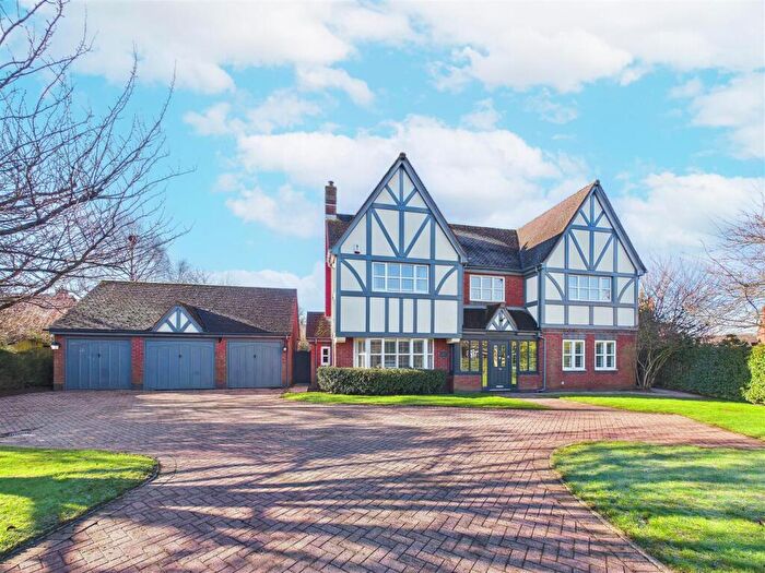 5 Bedroom Detached House For Sale In Bradbury Lane, Kings Bromley, DE13