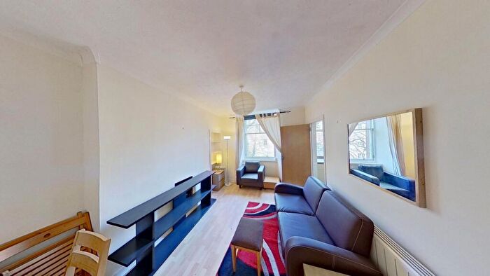 2 Bedroom Flat To Rent In Buccleuch Street, Edinburgh, EH8