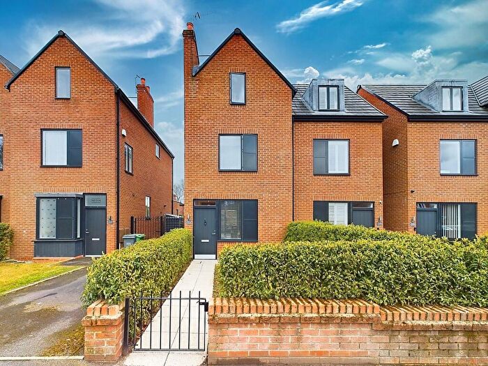4 Bedroom Semi-Detached House To Rent In Mauldeth Road, Burnage, Manchester, M19