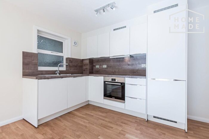 1 Bedroom Flat To Rent In Salisbury Place Amp; Sycamore House, SW9
