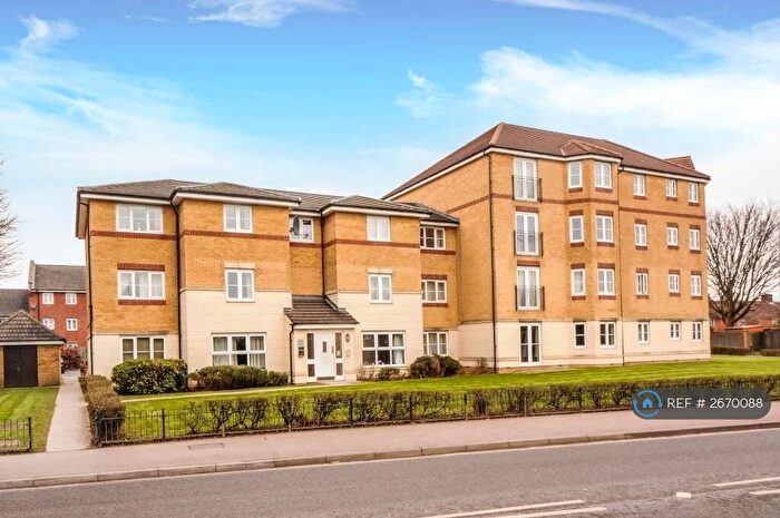 2 Bedroom Flat To Rent In Martingale Chase, Newbury, RG14