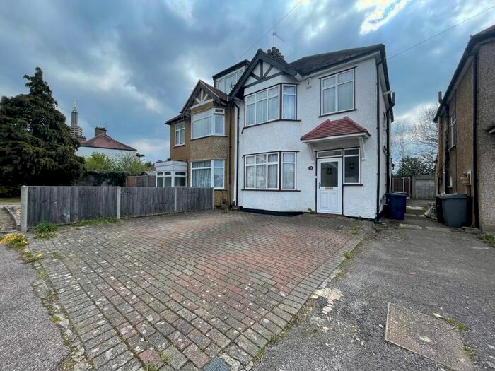 3 Bedroom Semi-Detached House To Rent In Modern Bright Bedroom House, Deans Lane, Edgware, HA8