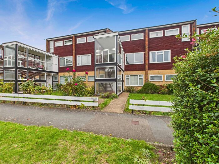 3 Bedroom Flat For Sale In Keensacre, Iver Heath, Buckinghamshire, SL0