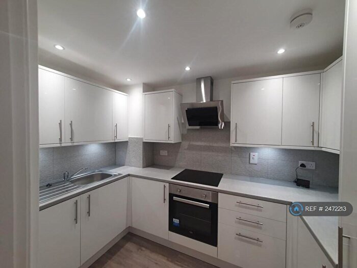 3 Bedroom Flat To Rent In Cumbernauld Road, Glasgow, G31