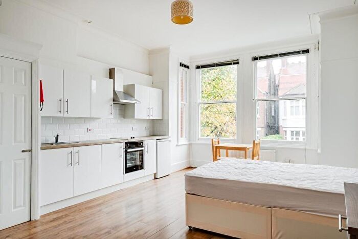 Flat To Rent In Fawley Road, West Hampstead, NW6