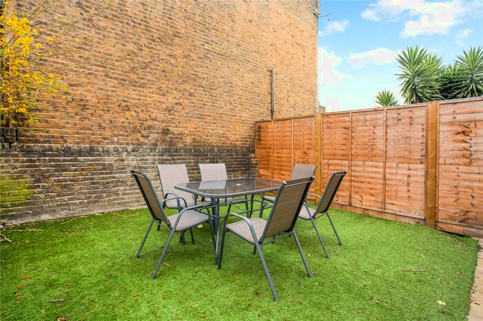 2 Bedroom Flat To Rent In Hayter Road, London, SW2