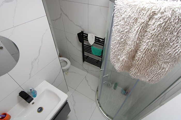 4 Bedroom Flat To Rent In Nightingale Lane, Wandsworth, SW12