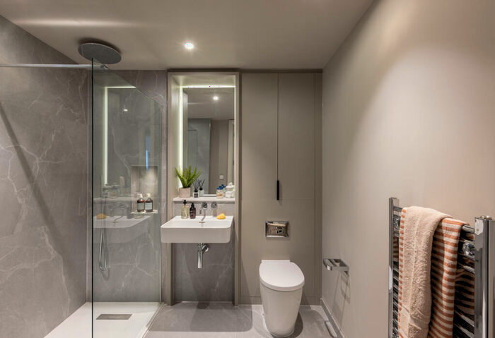 2 Bedroom Retirement Property For Sale In Hobbs Close, West Byfleet, KT14
