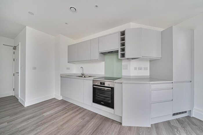 2 Bedroom Flat To Rent In Medway Street Chatham, ME4