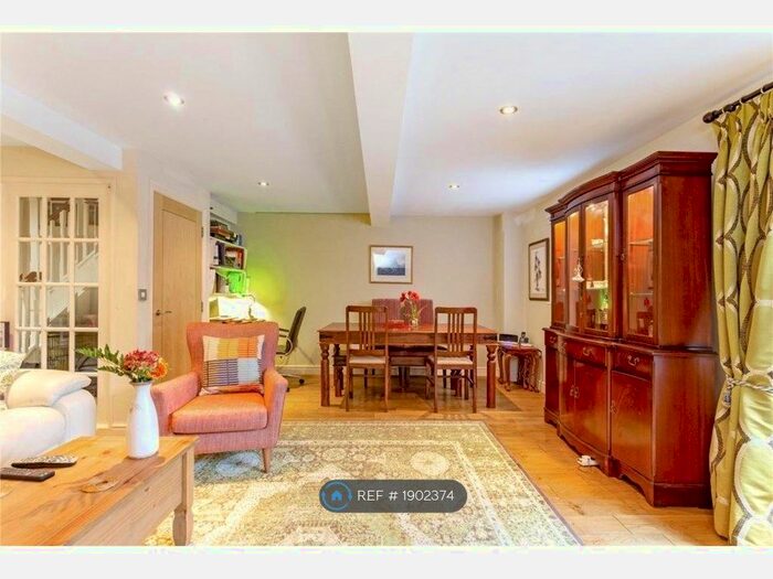 3 Bedroom Terraced House To Rent In Park Lane Mews, Winchester, Uk, SO21