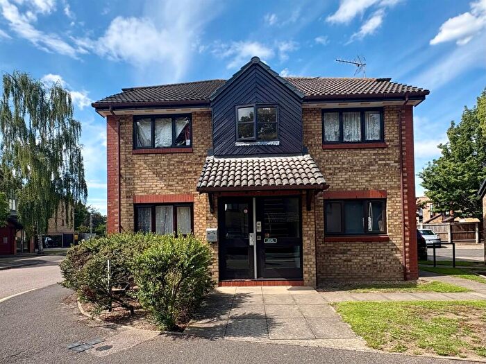 1 Bedroom Flat For Sale In Waterside Close, Barking, IG11