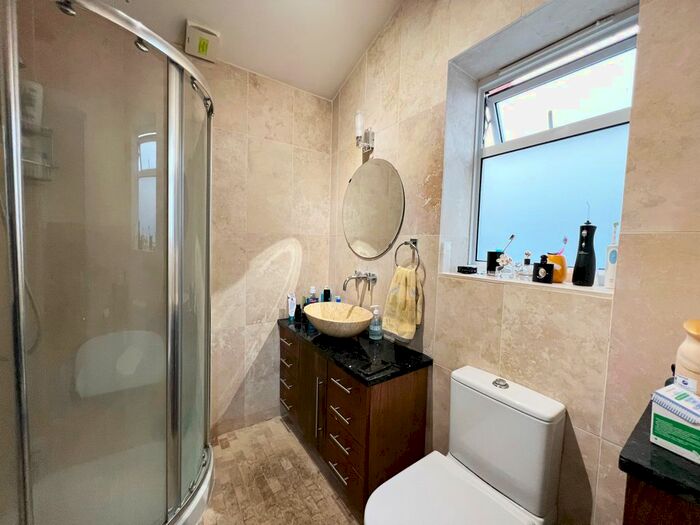 1 Bedroom Flat To Rent In Woodstock Avenue, London, NW11