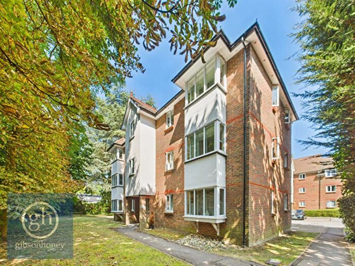 1 Bedroom Flat To Rent In Elm Park Road, Pinner, Middlesex, HA5